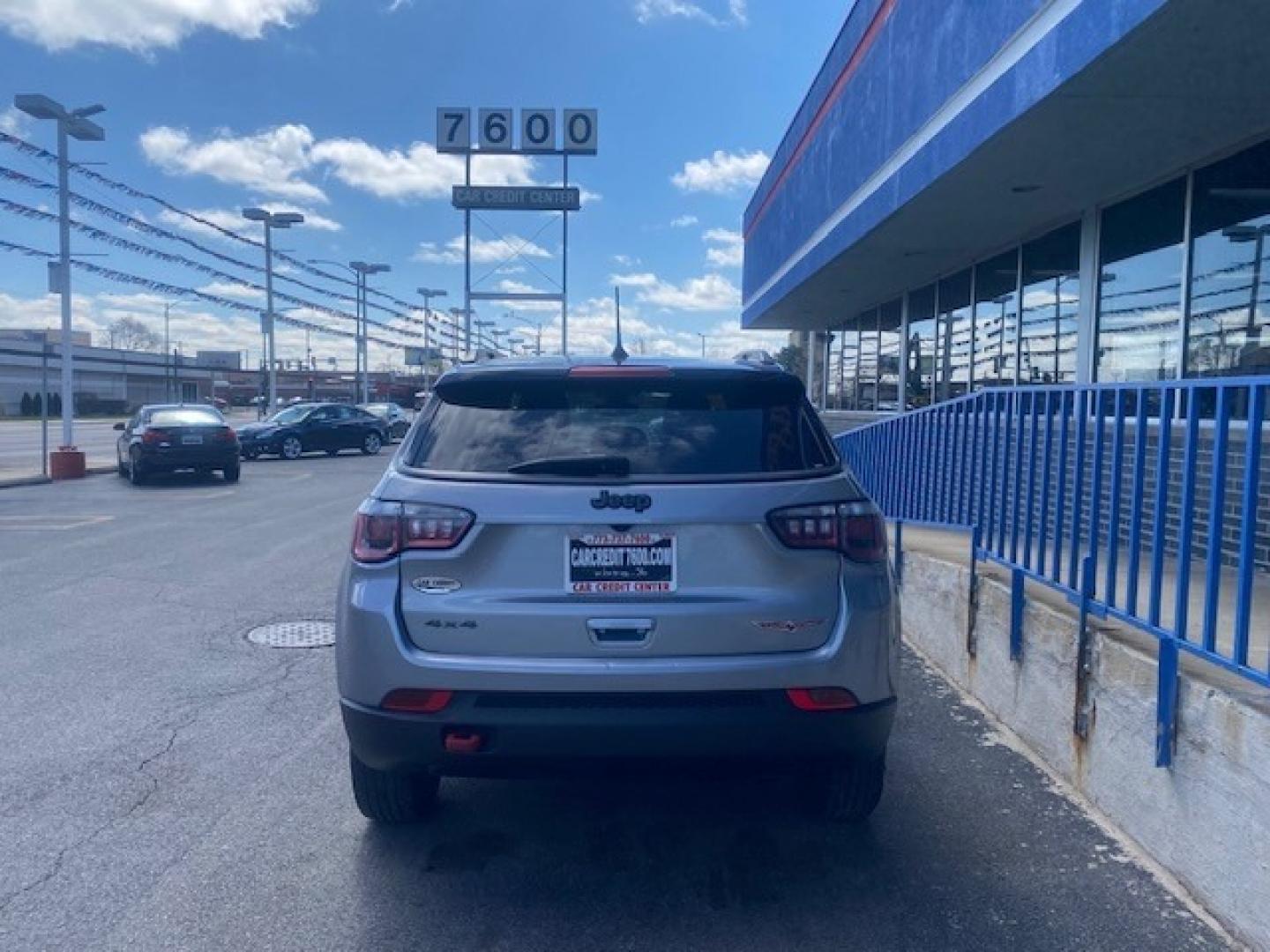 2019 SILVER Jeep Compass Trailhawk 4WD (3C4NJDDBXKT) with an 2.4L L4 DOHC 16V engine, 9A transmission, located at 7600 S Western Ave., Chicago, IL, 60620, (773) 918-3980, 0.000000, 0.000000 - Photo#2